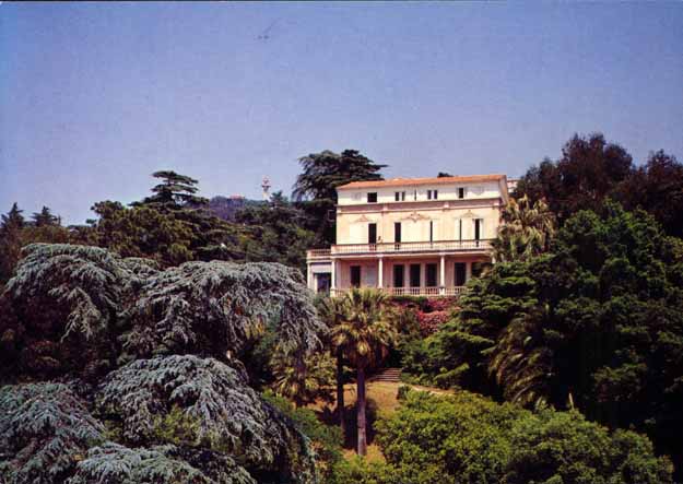 [Villa Excelsior Maison de convalescence] années 1970 ? Vue éloignée avec le parc.