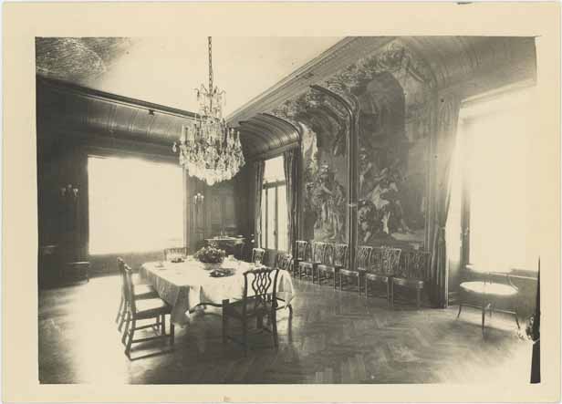 [Villa Les Mimosas à Cannes. Vue de la salle à manger au rez-de-chaussée, prise vers l'est.] , entre 1911 et 1936.