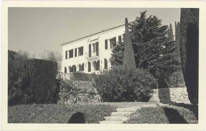 [Villa Mi-Colline à Cannes. Vue de volume prise du sud-est.], vers 1950.