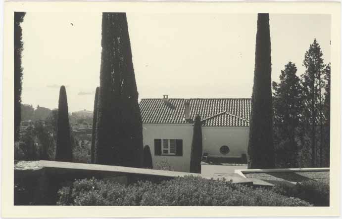 [Villa Mi-Colline à Cannes. Façade nord.], vers 1950.