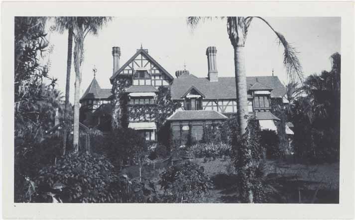 [La villa Les Lotus à Cannes, façade sur le jardin.], 1949.