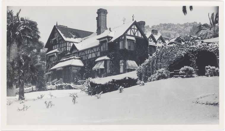 [La villa Les Lotus à Cannes sous la neige. Vue du sud.] 1895 ?