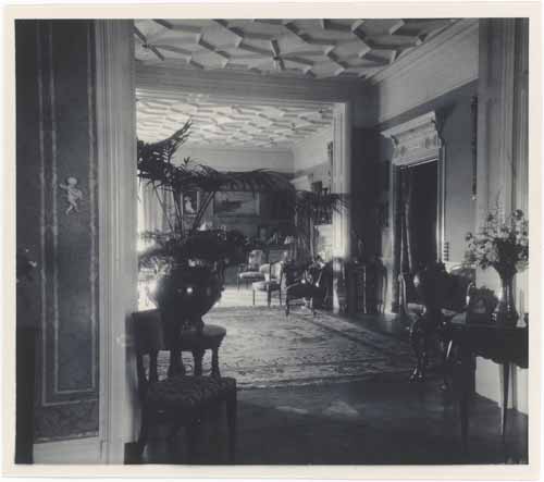 [La villa Les Lotus à Cannes, l'enfilade des salons.] 1949.