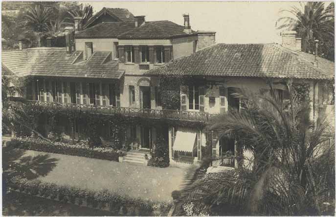 [Château de Font de Veyre à Cannes. Vue prise du sud-est.] Vers 1946.