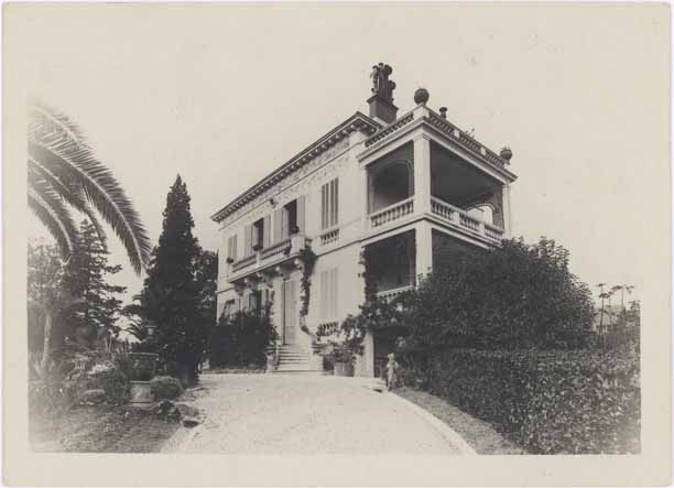 [Villa Beau Réveil à Cannes. Vue prise du sud-est.] 1926.