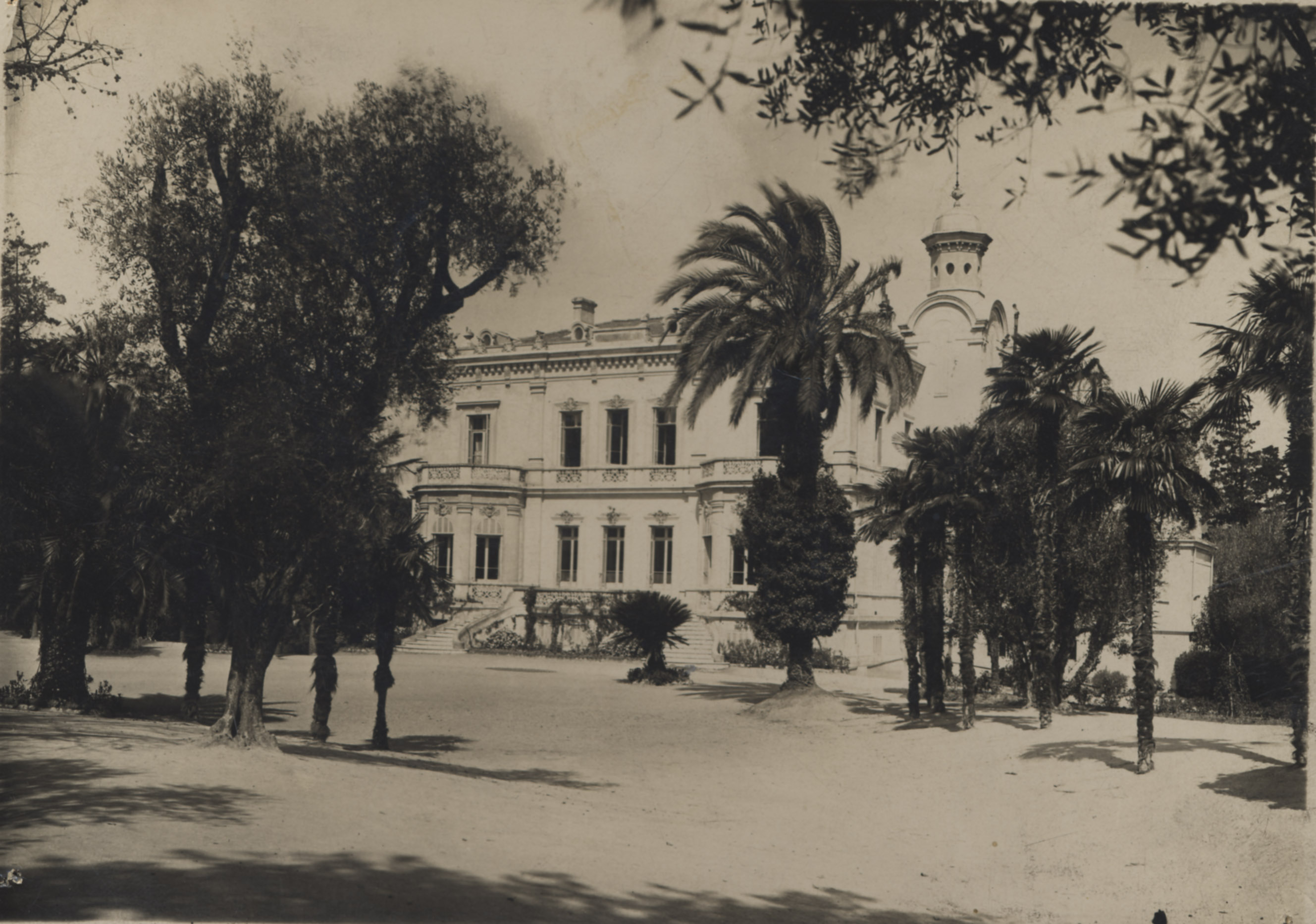 [Villa Maurice-Alice à Cannes. Façade sud et parc.], sd.