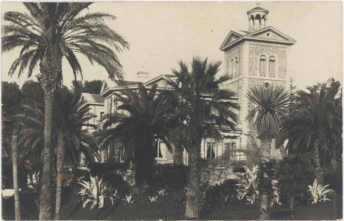 [Villa Selvosa à Cannes. Vue de la tour prise de l'est avec le parc au premier plan.], vers 1920.