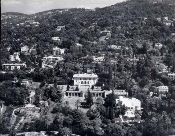 [Château Thorenc après transformation, vue aérienne prise du sud.], 1970.