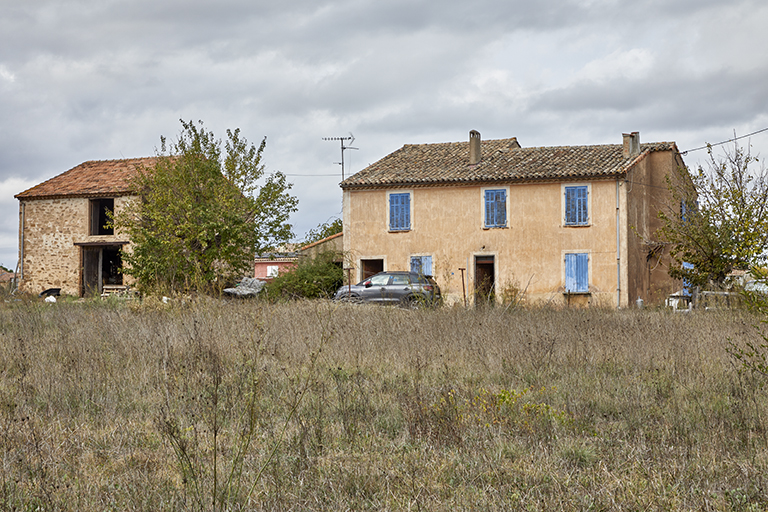 Ferme à Saint-Pons avec sa dépendance agricole disjointe.