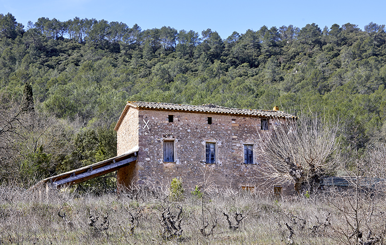 Ferme dans l'écart de Ribas.