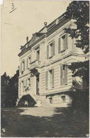 [Villa du Rocher à Cannes. Façade sud avec son couronnement d'origine.], avant 1900.