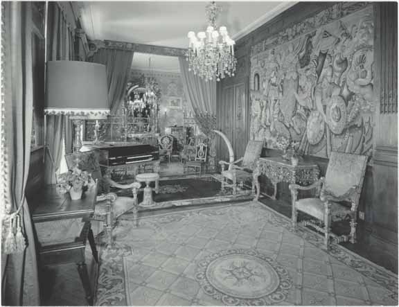 [Château Louis XIII à Cannes. Le salon.], [vers 1930].