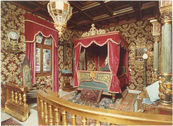 [Château Louis XIII à Cannes. Une chambre.], [vers 1960].