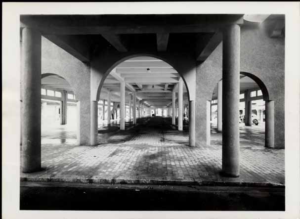 [Cannes. Le marché Forville. Vue intérieure depuis l'entrée.], 1935.