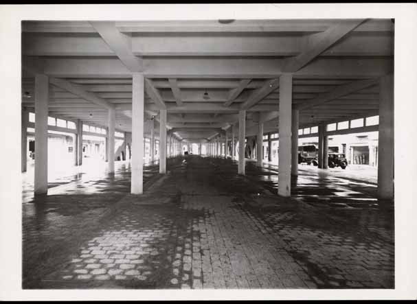 [Cannes. Le marché Forville. Vue intérieure.], 1935.