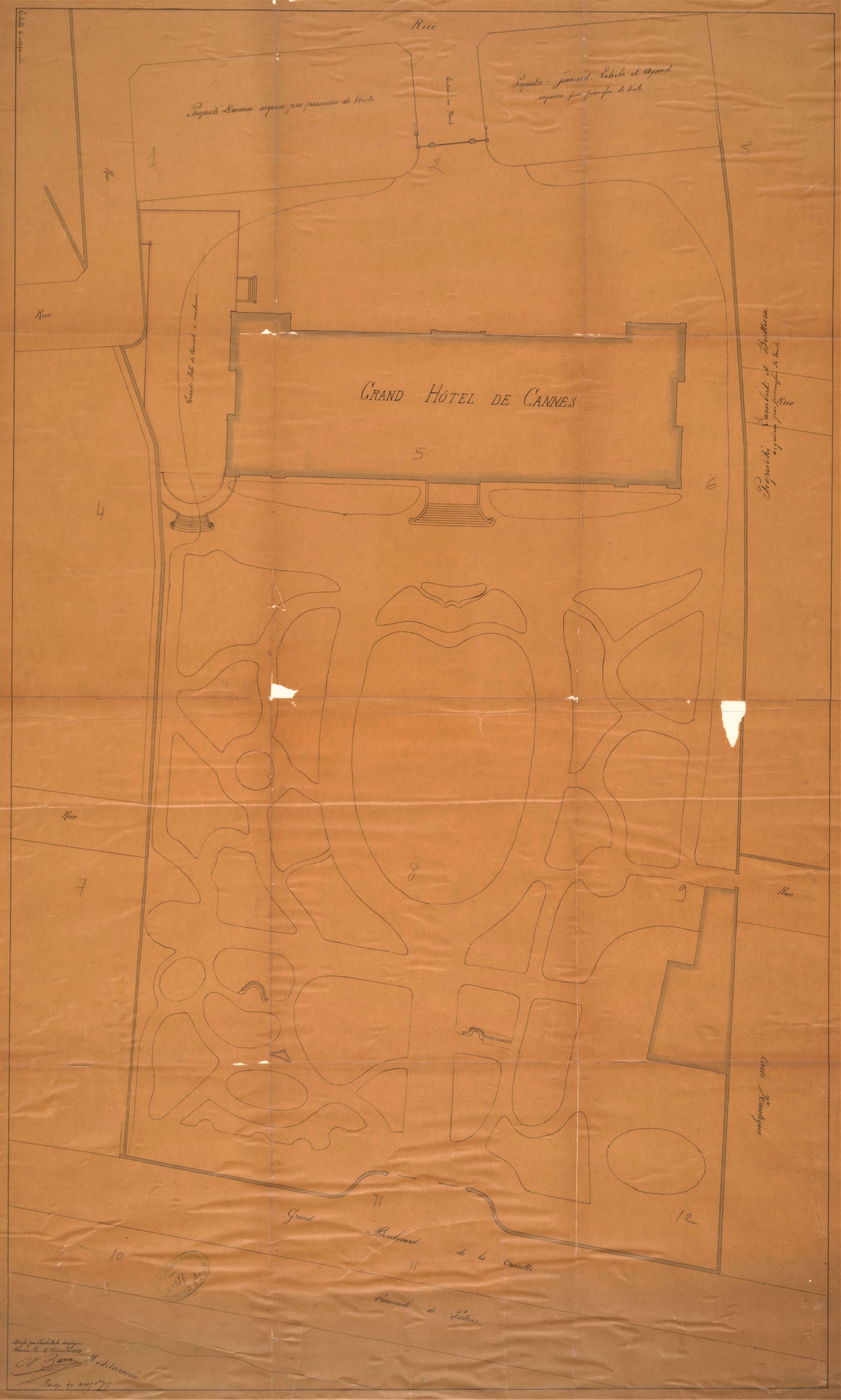 [Plan d'ensemble du Grand Hôtel de Cannes, avec le tracé du jardin et l'emplacement d'une salle de concert.], 1888.