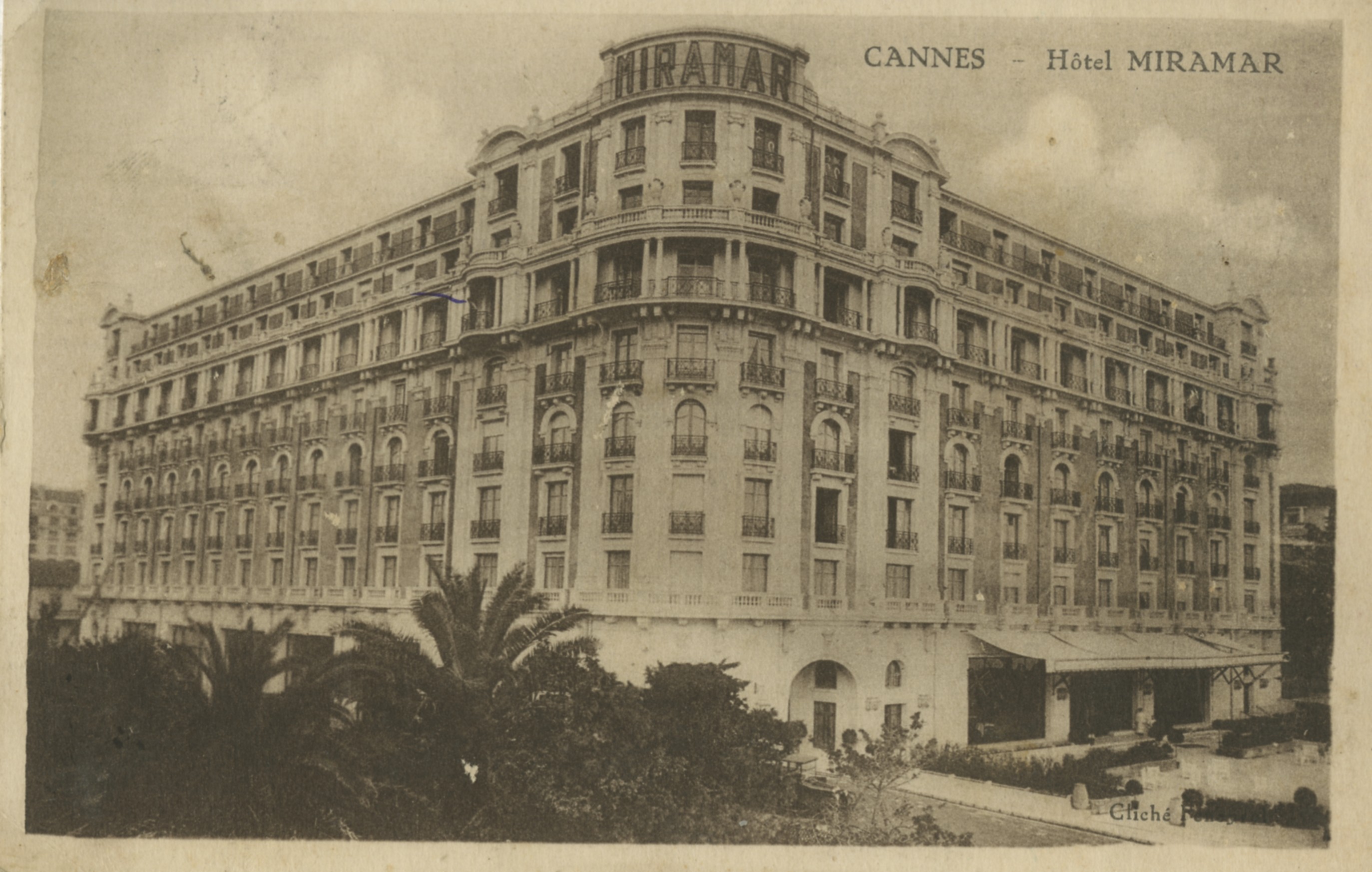 Cannes - Hôtel Miramar. [Vue d'ensemble], [vers 1930].