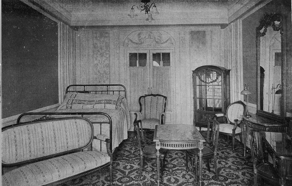 Hôtel Carlton, à Cannes : Une chambre. - Architecte : M. Ch. Dalmas, 1912.