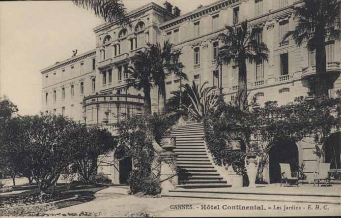 Cannes. Hôtel Continental. - Les Jardins. [Escalier menant à la terrasse et rotonde de l'entrée], [vers 1900].