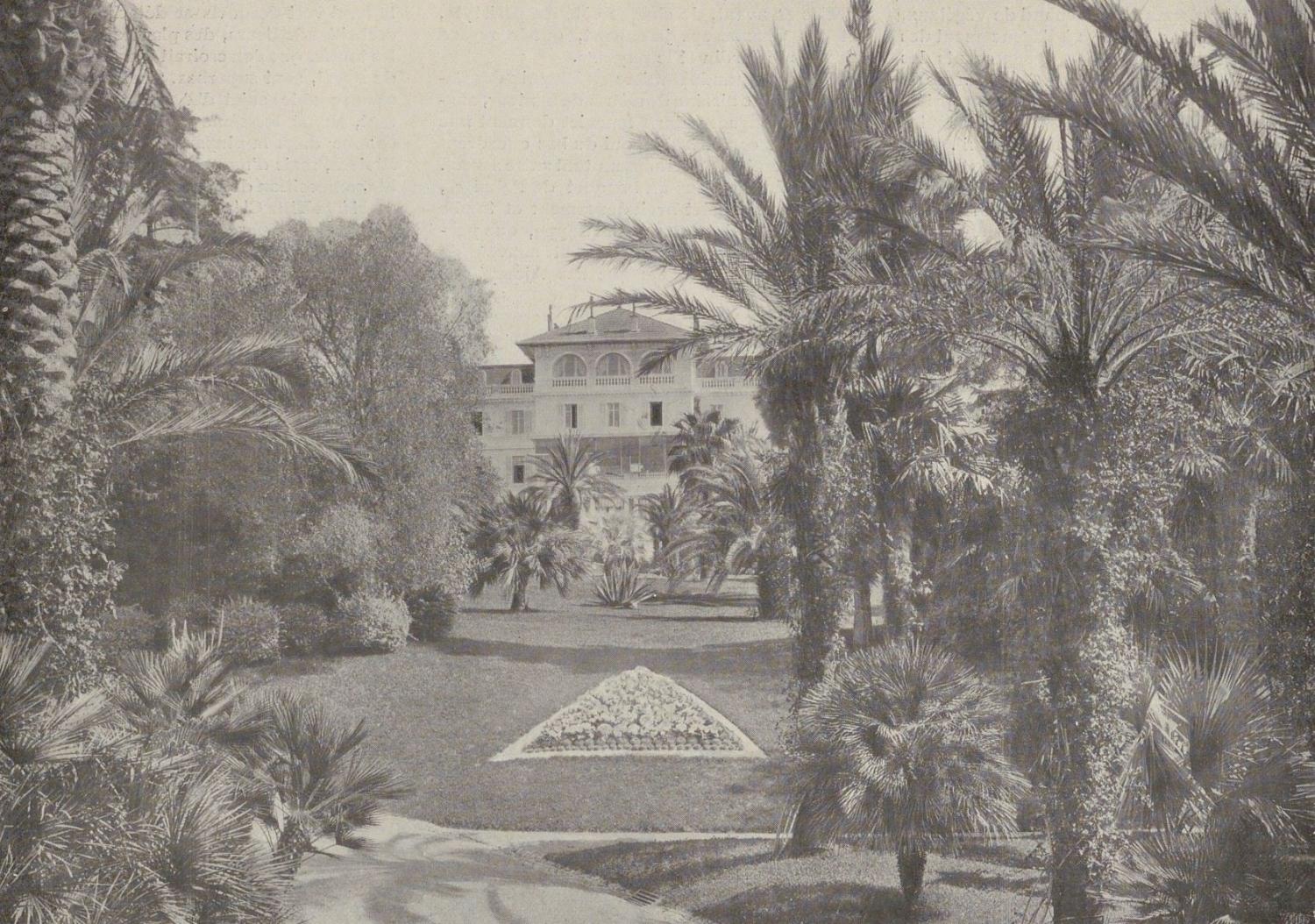 La façade sud de la villa Fiorentina, 1913. Au premier plan, le grand parterre irrégulier.