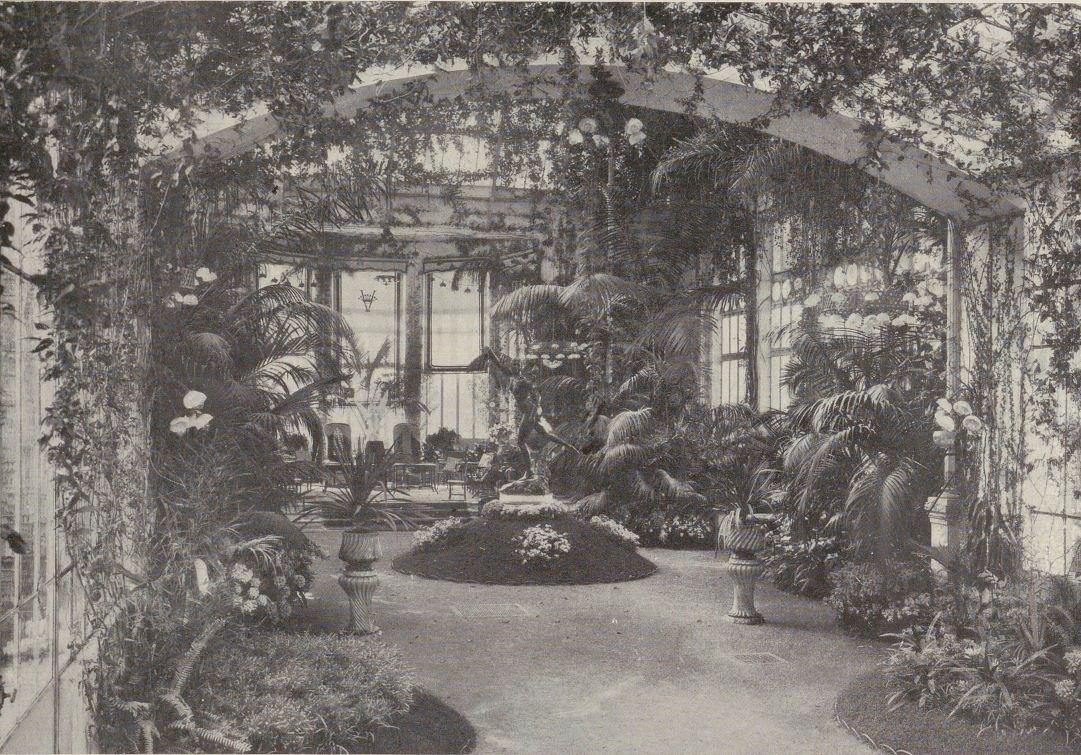 [Villa Fiorentina] Un jardin tropical clos, 1913. Vue intérieure prise de l'entrée vers l'abside méridionale.