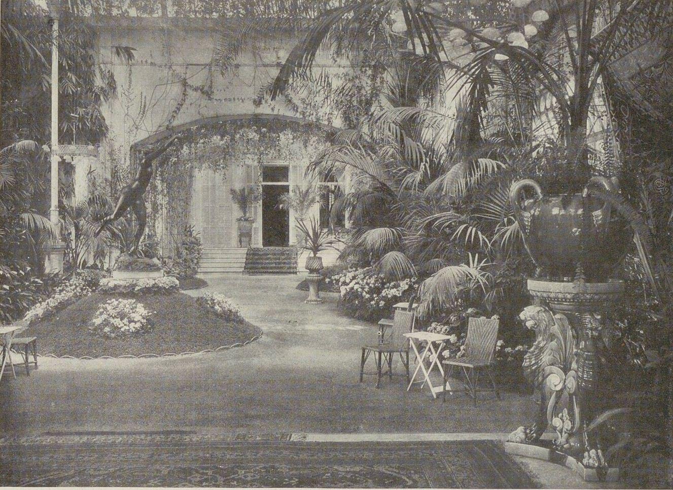 [Villa Fiorentina] L'entrée du jardin d'hiver, 1913. Vue intérieure prise du fond vers l'entrée.