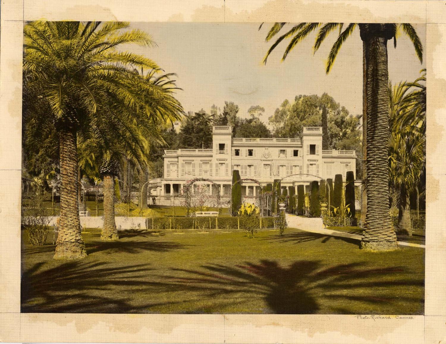 [Jardin de la villa Eléonore-Louis à Cannes. La grande pelouse au sud de la villa.], [années 1930].