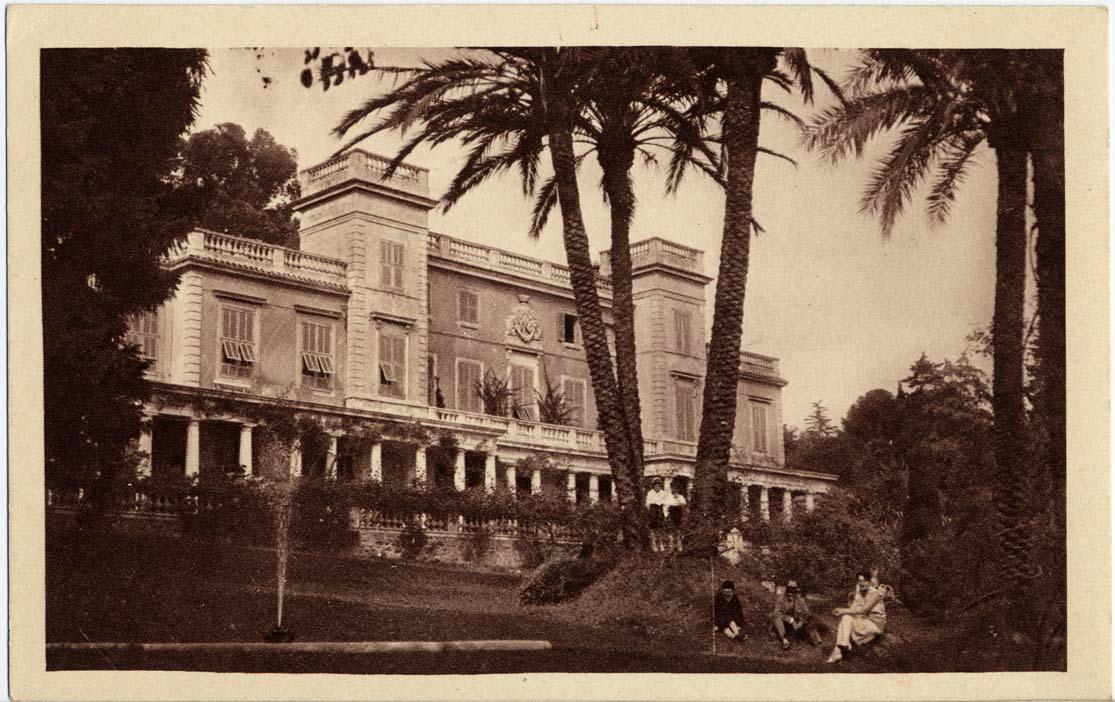 Villa Eléonore-Louise à Cannes. Vue de la façade sud prise en contrebas de la terrasse, [années 1920 ?].