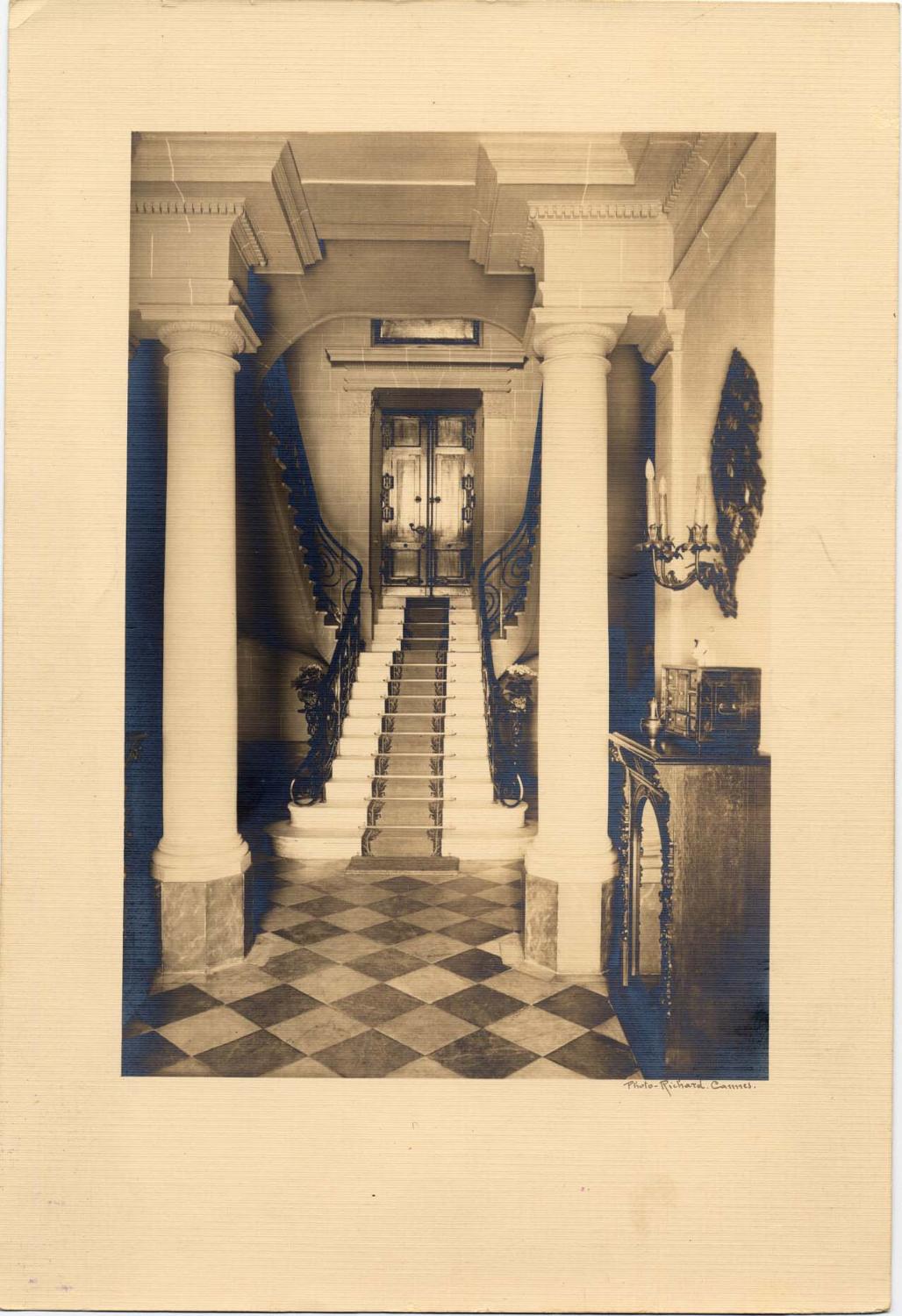 [Villa Eléonore-Louise à Cannes. L'escalier], [années 1930].
