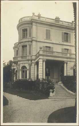 [Villa Lisnacrieve à Cannes. Façade Est, porche d'entrée.], [vers 1920].