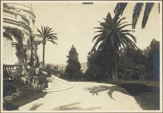 [Villa Lisnacrieve à Cannes. Vue partielle de la terrasse.], [vers 1920].