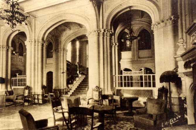 [Cannes. Hôtel du Parc. Le hall.], [vers 1900].