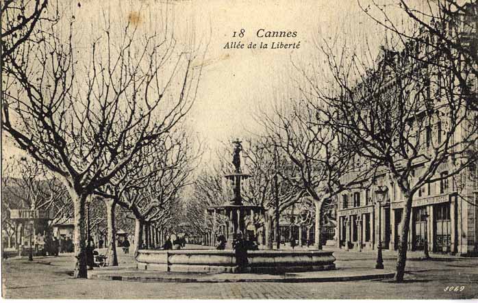 Cannes. Allée de la Liberté, [vers 1900]. Vue des Allées avec la grande fontaine.