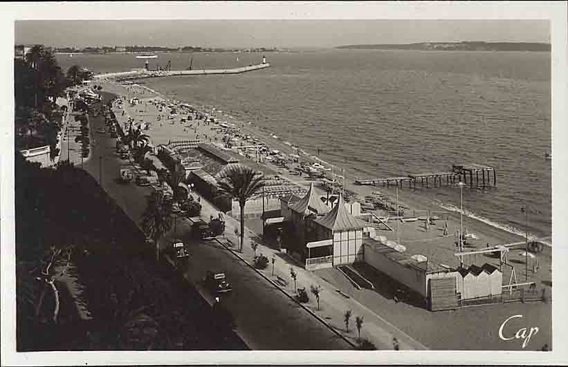 [Cannes. La Plage du Midi et les bains de la Belle Plage.], [vers 1940].