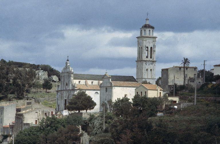 Vue d'ensemble de trois quarts droit.