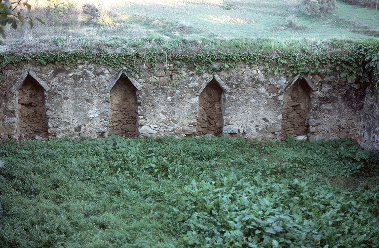 Evidements du mur.