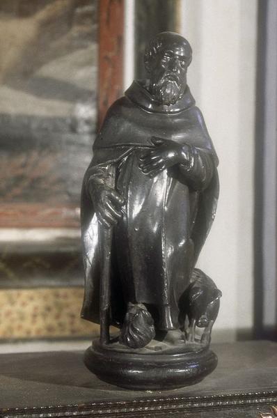 Statue de saint Antoine abbé ornant le reliquaire.