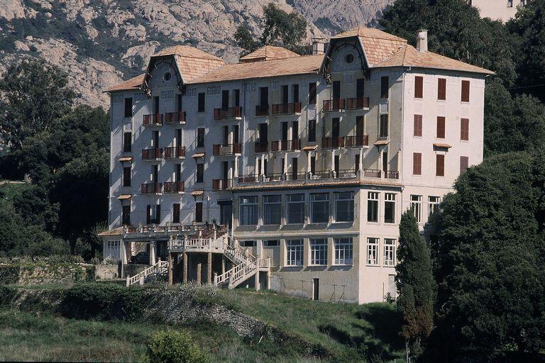 Hôtel de voyageurs Les roches rouges