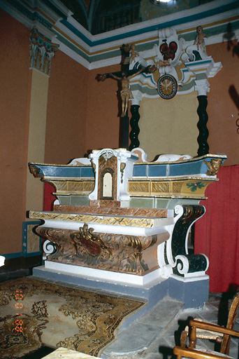 Autel, retable, 2 gradins, tabernacle (maître-autel dédié à saint Côme et saint Damien)