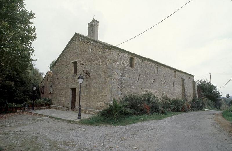 Vue d'ensemble de trois quarts gauche.