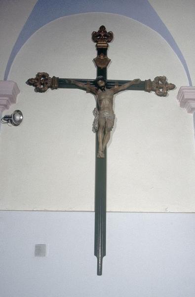 Statue (demi-nature) : Christ en croix