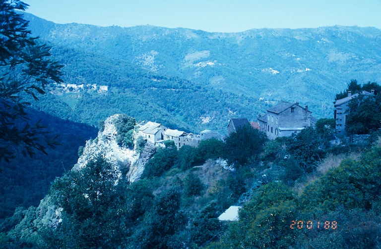 Vue de l'écart depuis le sud.