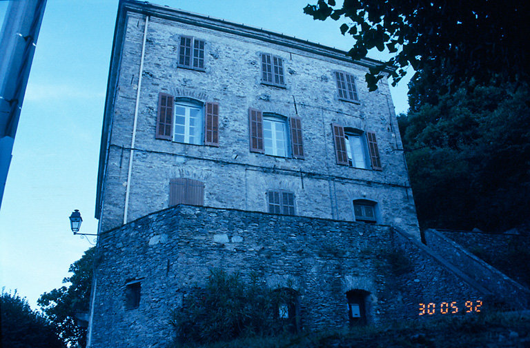 Vue d'ensemble, côté jardin.