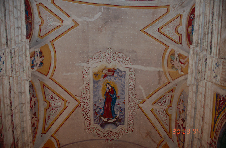 Peintures monumentales : Dieu le Père, Colombe du Saint-Esprit, Immaculée Conception, saint Bernardin de Sienne, Curs sacrés de Jésus et Marie, saint Grégoire le grand, saint Jérôme, saint Basile, saint Augustin, pélican mystique, saint Sylvestre pape, saint évêque, barque de l'Église, les Quatre Évangélistes, symboles des litanies, sainte Barbe, sainte Lucie, ornementation