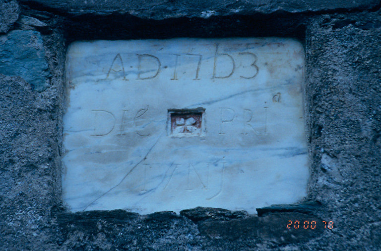 Inscription et date portée.