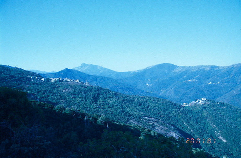 Vue des écarts depuis le sud-est.