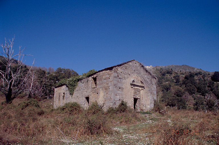 Vue d'ensemble de trois quarts gauche.