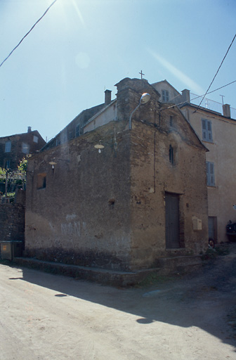 Vue d'ensemble de trois quarts gauche.