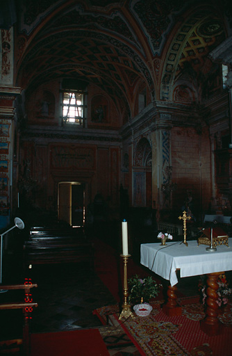 Eglise : nef vue prise du choeur.