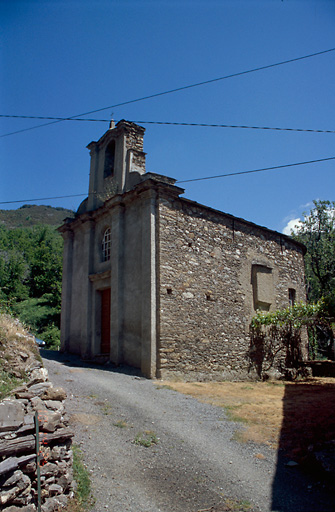 Vue d'ensemble de trois quarts.